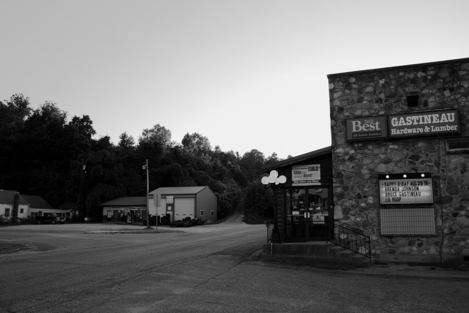 An intersection in the small town of Ellington, MO.